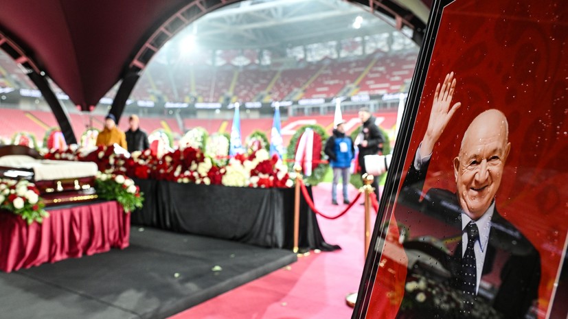 Соболезнования Путина, венок от Инфантино, слёзы Сёмина и композиция Синатры: как в Москве простились с Симоняном